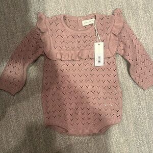 Quincey Mae Pointelle Ruffle Romper. NWT. 6-12 mo. Mauve.